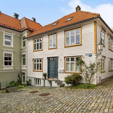 Dinbnb I Historical Two-floor With Rooftop Panorama I 1645 Heritage * ベルゲン